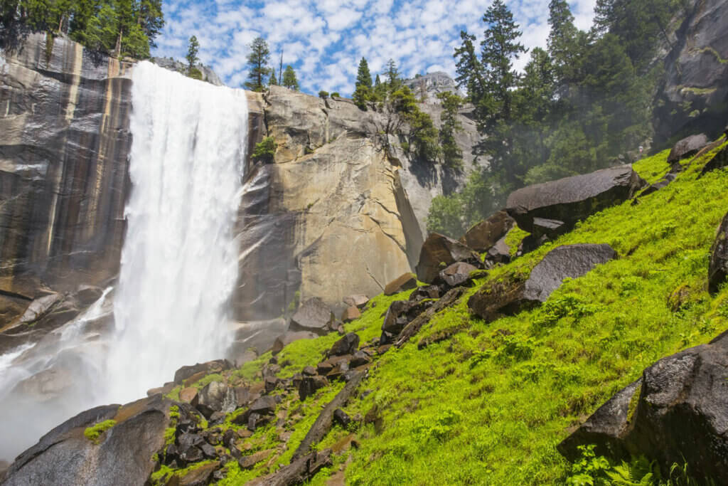 Vernal-Falls-along-the-Mist-Trail-in-Yosemite-National-Park