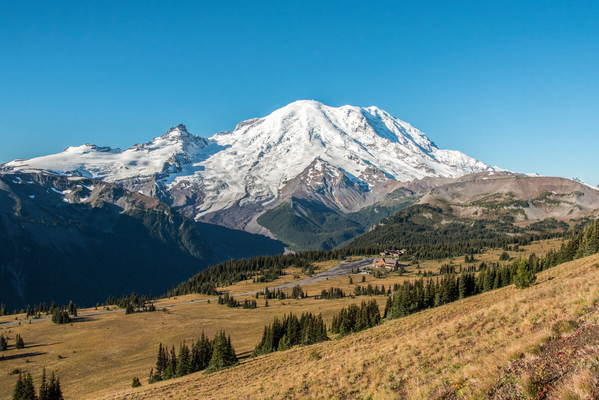 View-of-Mount-Rainer-in-Washington-from-the-Lookout-Trail