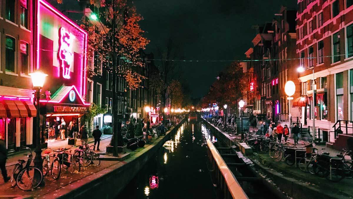 amsterdam-red-light-district-WTUH22S