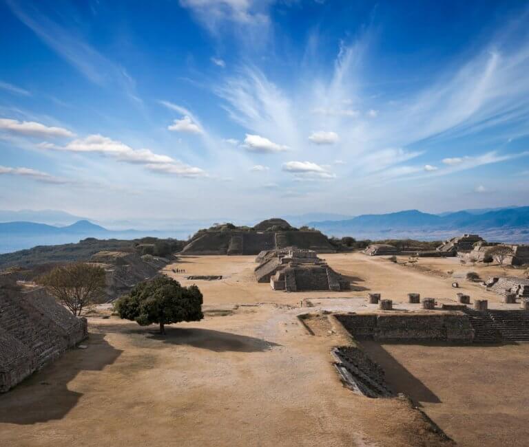 ancient-ruins-on-plateau-monte-alban-in-oaxaca mexico-X6JLVYQ