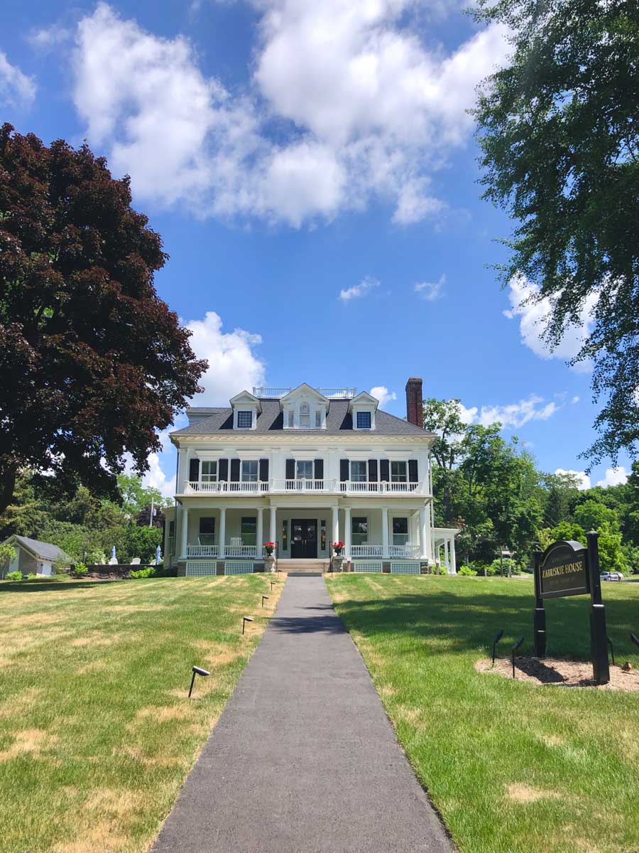 beautiful-historic-building-in-the-village-of-Aurora-oon-Cayuga-Lake-in-the-Finger-Lakes-New-York