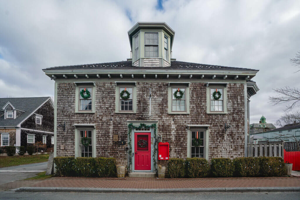 beautiful home on dock street in shelburne nova scotia decorated for Christmas