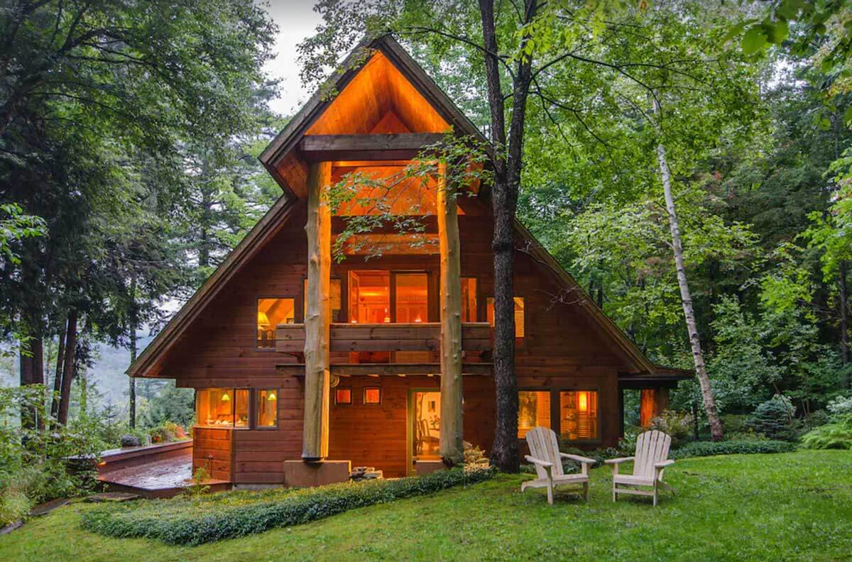 beautiful-log-cabin-lodge-in-Warren-Vermont