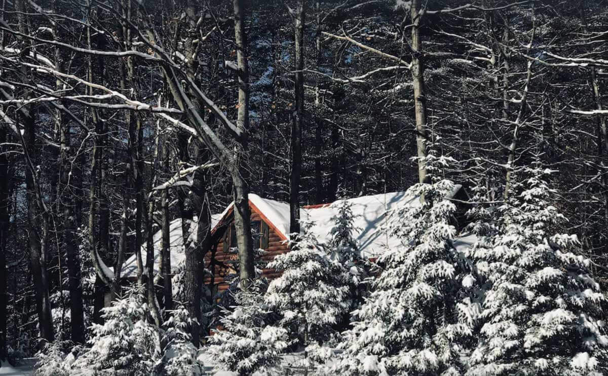 beautiful-snowy-cabin-getaway-in-the-adirondacks-in-new-york