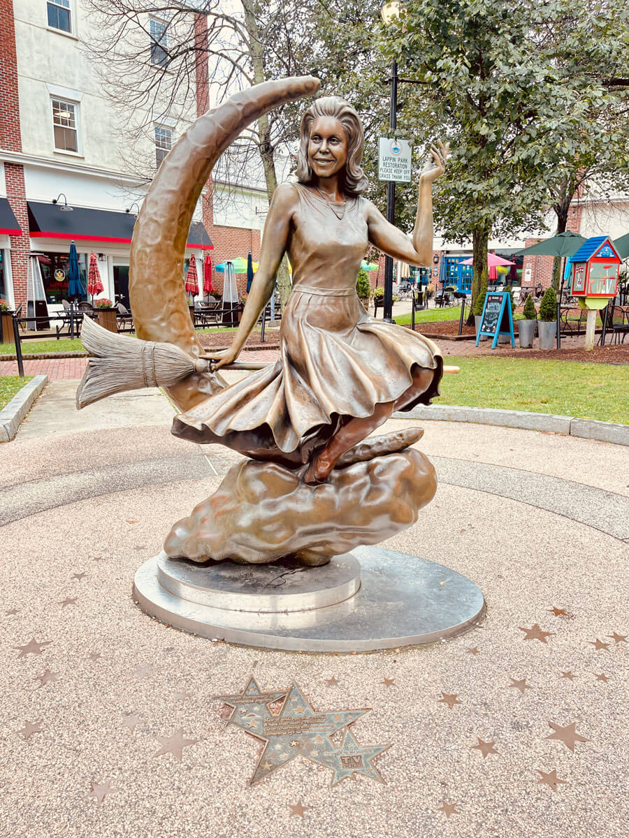 bewitched-statue-in-salem-massachusetts