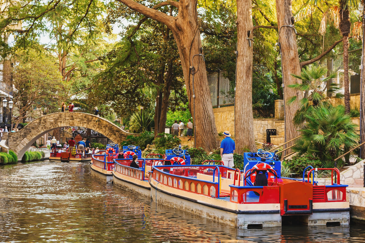 boats-along-the-San-Antonio-River-Walk-in-Texas