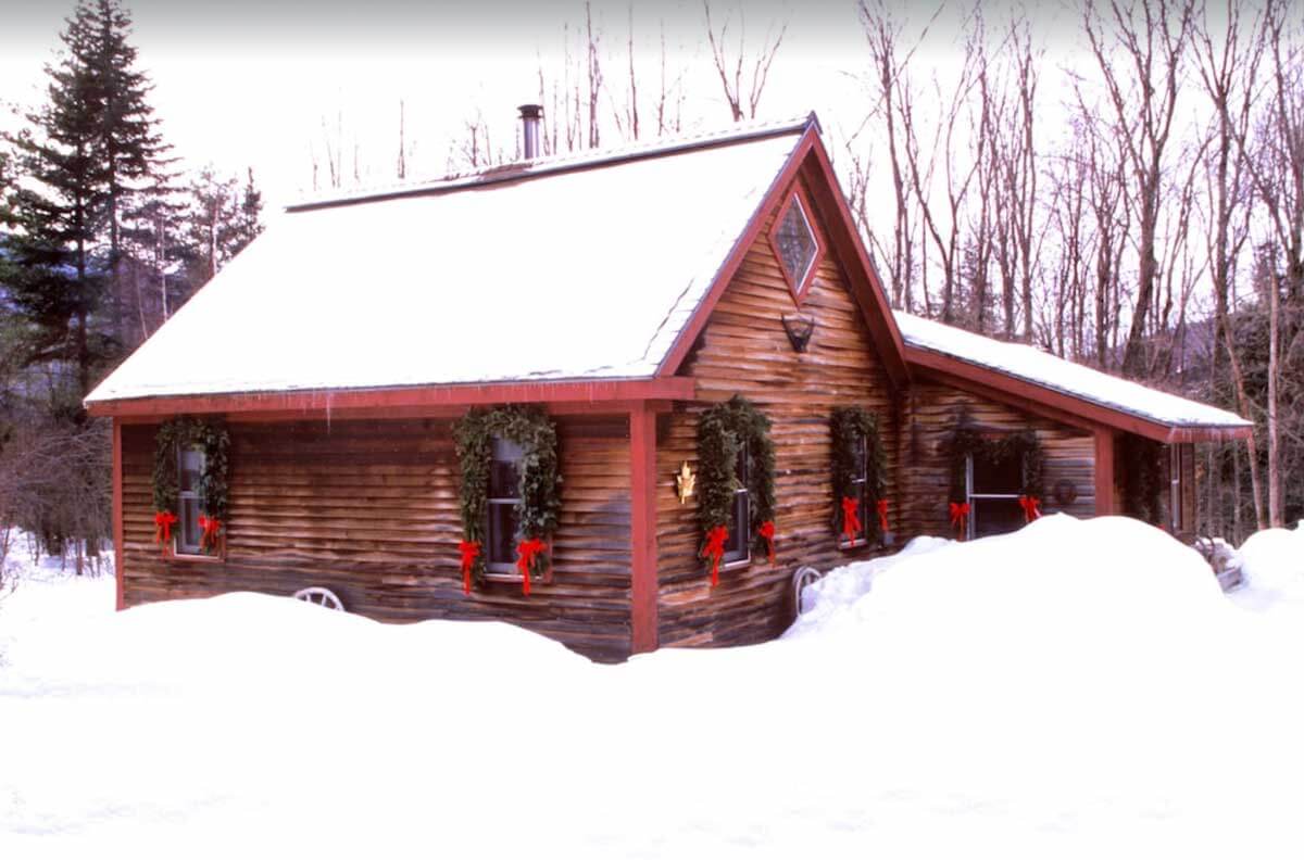 charming-Goldilocks-cabin-rental-in-Stowe-Vermont
