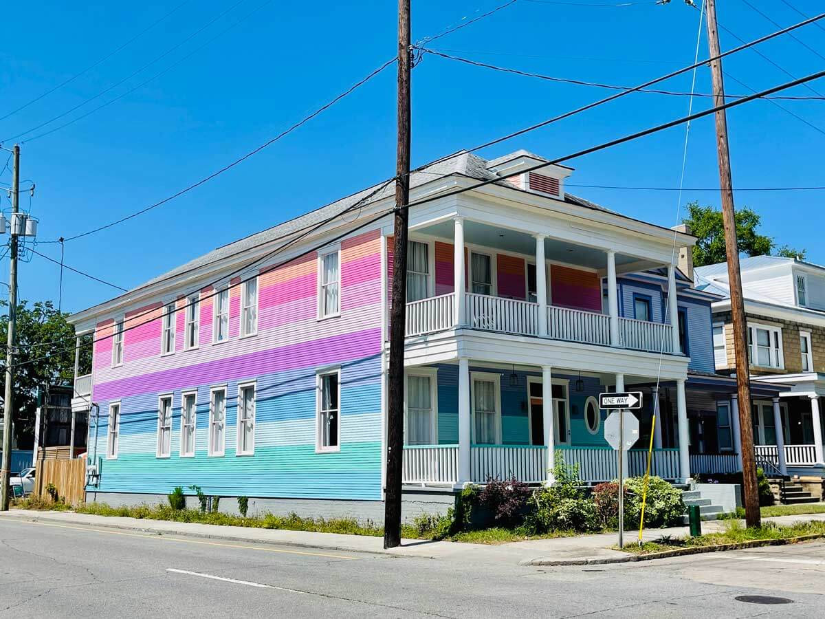 colorful-house-in-the-Starland-District-of-Savannah-Ga
