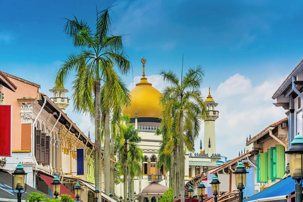 colorful-street-leading-to-the-Sultan-Mosque-in-Kampong-Glam-in-Singapore