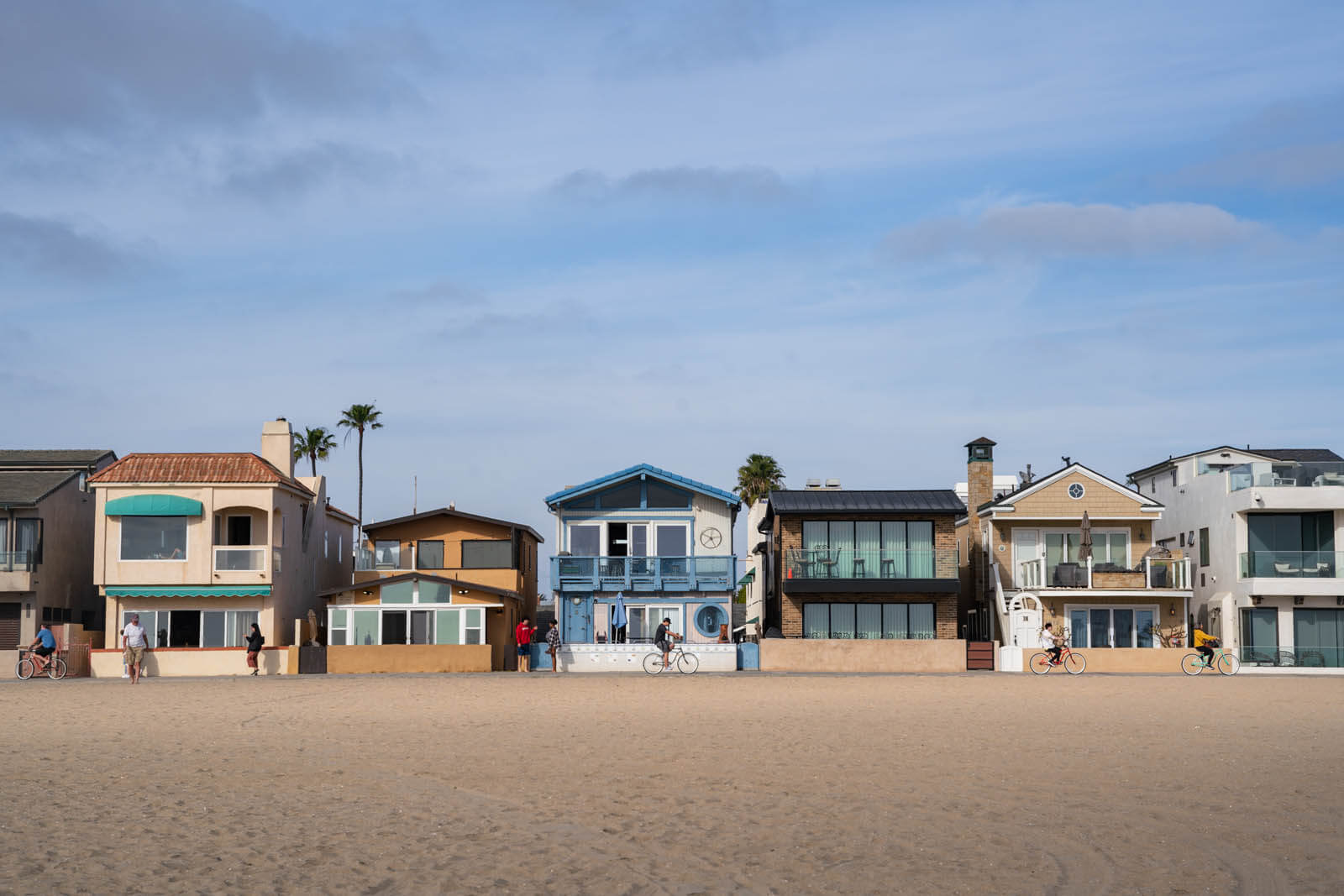 cool beach houses along Newport Beach in California