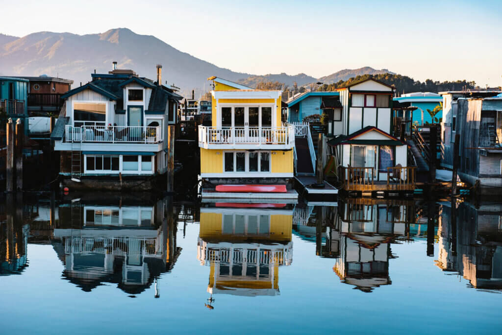 cool-houseboats-in-Sausalito-in-California