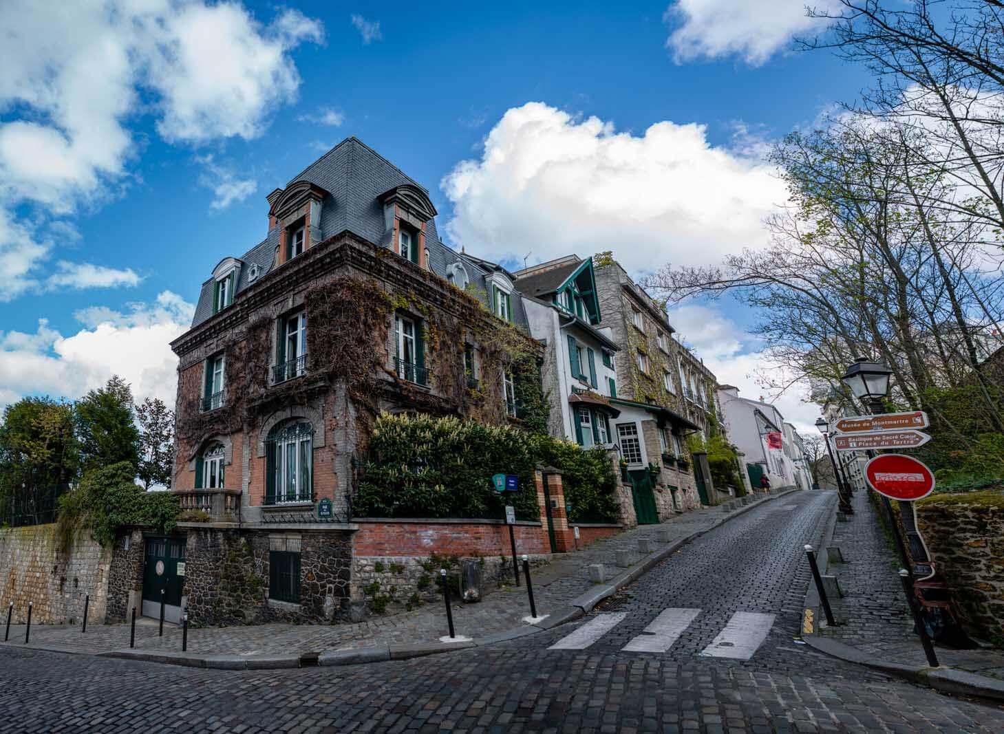 cool ivy covered home in Montmartre Paris