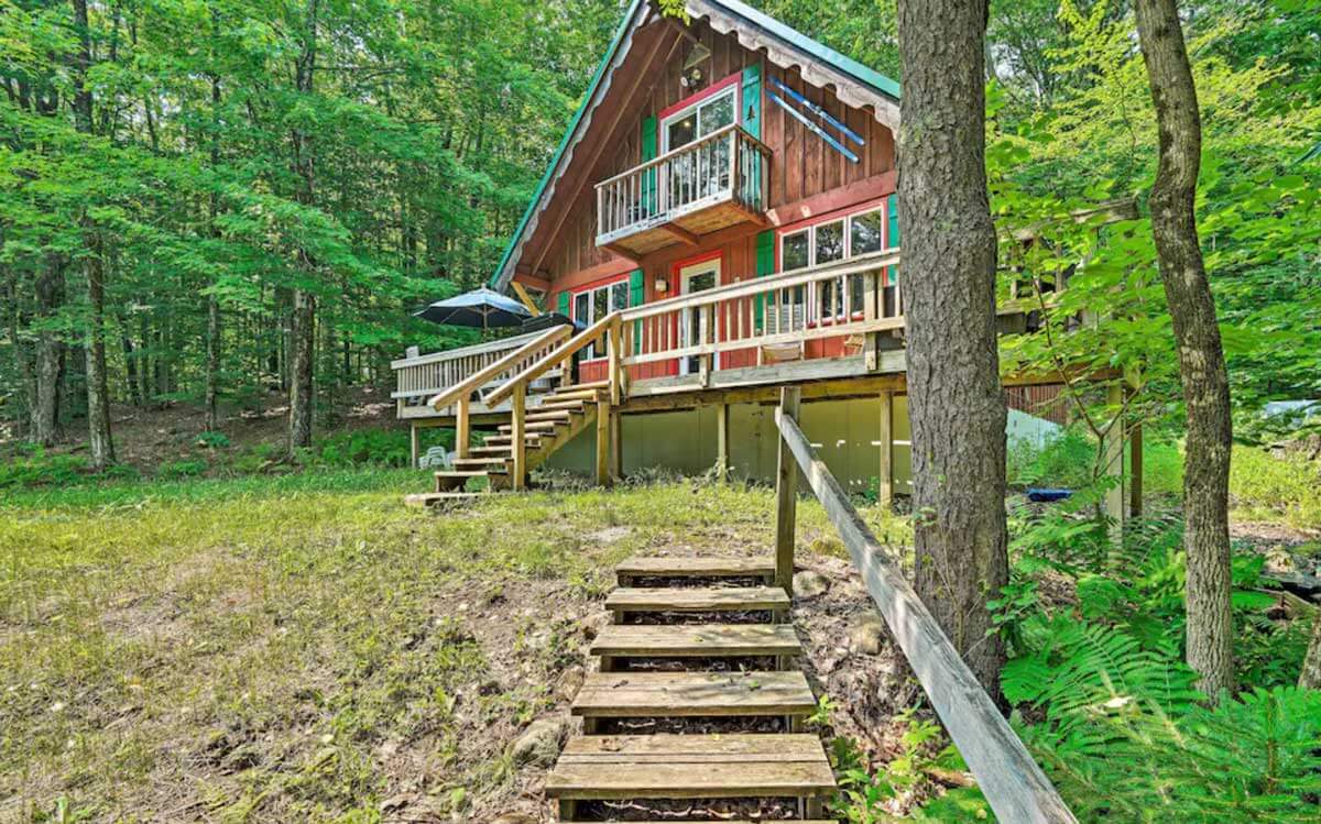 cozy-treetop-hideaway-cabin-in-Wilmington-Vermont-near-Harriman-Reservoir