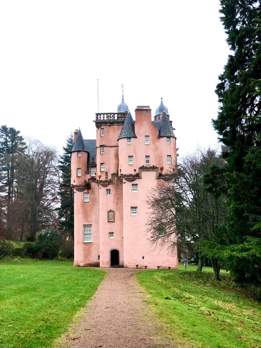 craigievar-castle-pink-castle-scotland