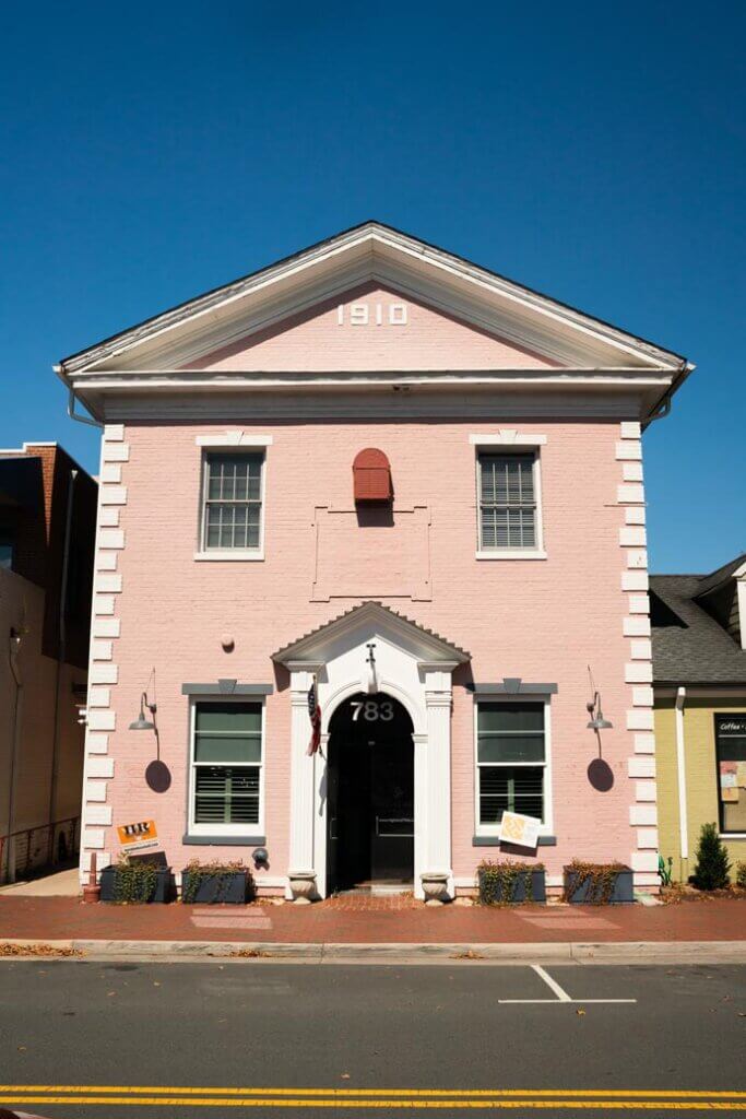 cute building in Herndon in Fairfax County Virginia