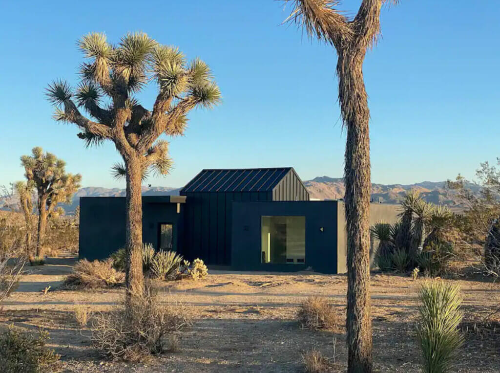 exterior-of-Moasis-one-of-the-best-airbnbs-in-joshua-tree
