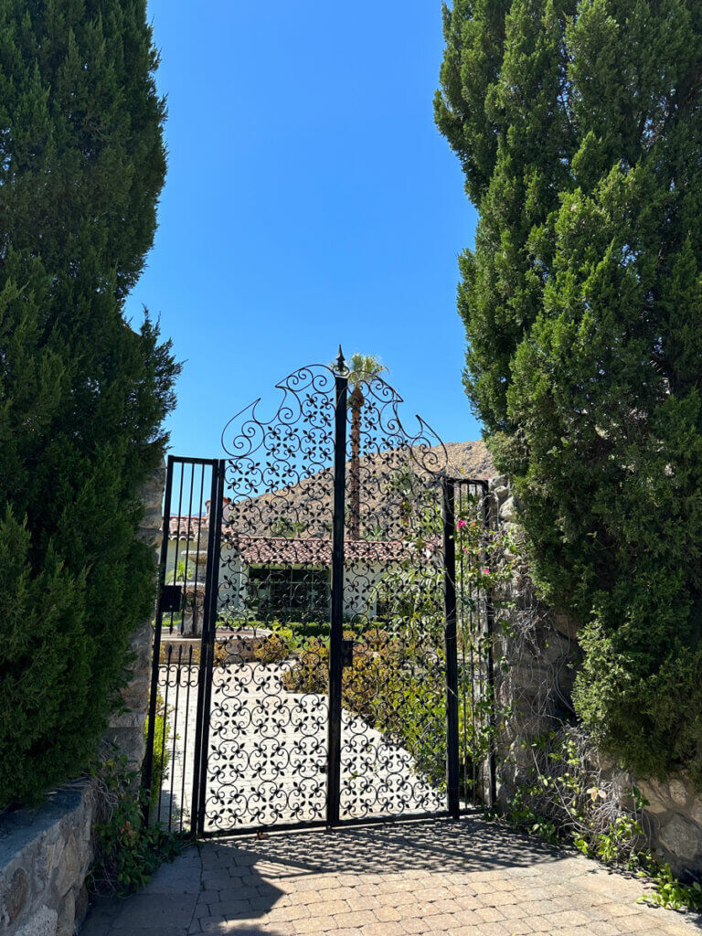 exterior-of-the-Dinah-Shore-Estate-in-Palm-Springs-California