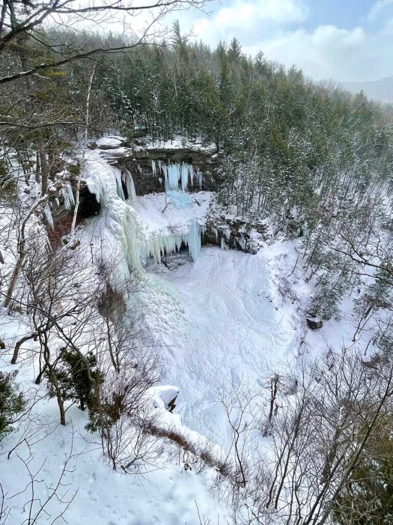 frozen-kaaterskill-falls-in-the-catskills-new-york-in-winter