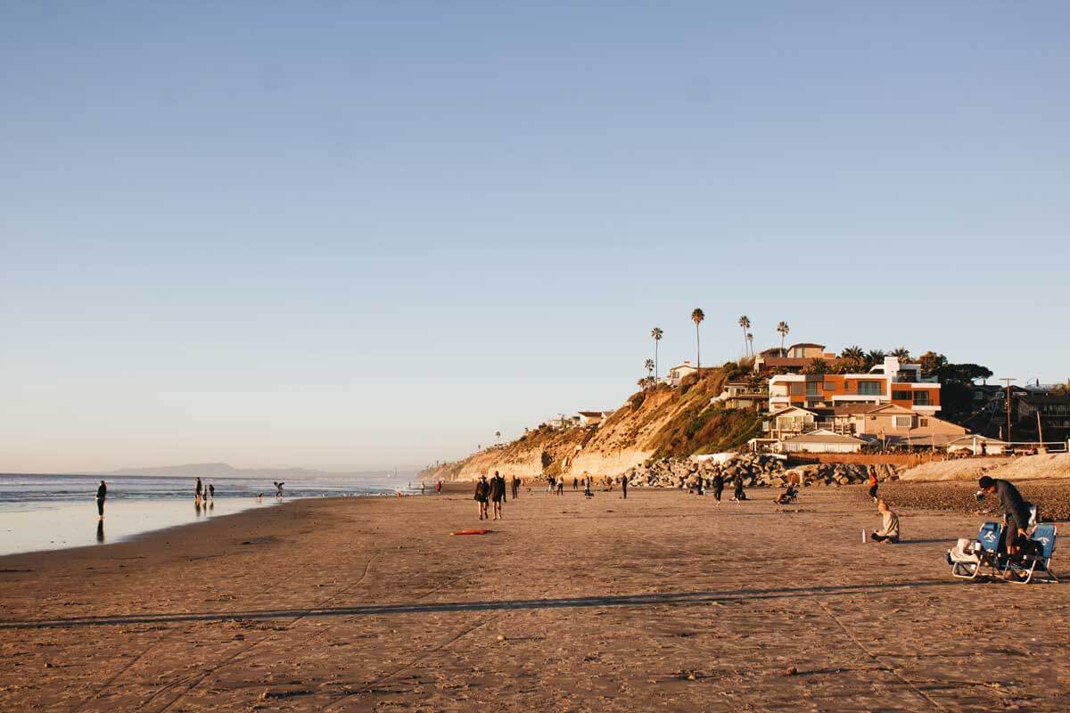 golden-hour-at-moonlight-beach-in-encinitas-california