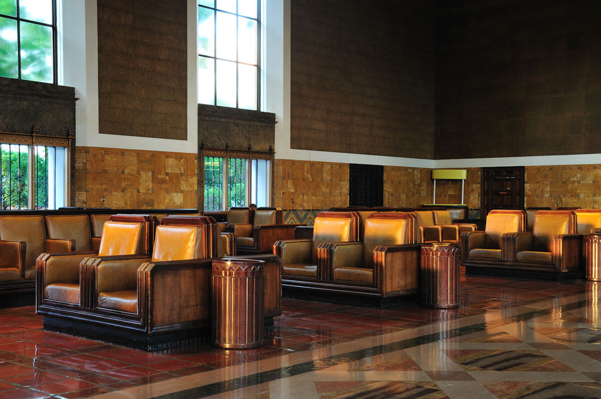gorgeous-waiting-area-in-union-station-in-downtown-los-angeles-california