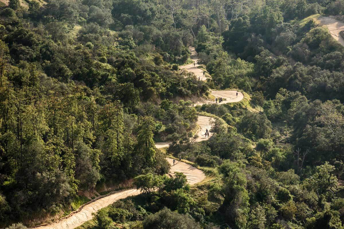 hikers-on-hiking-trail-in-Griffith-Park-in-Los-Angeles-California