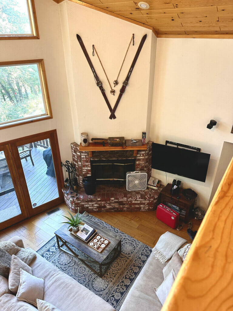 interior-of-Hidden-Oaks-cabin-rental-in-Big-Bear-California
