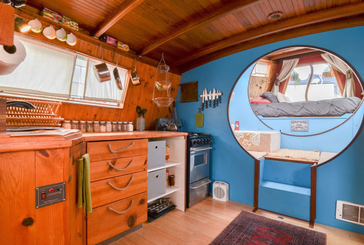 interior-of-Turnip-houseboat-in-Seattle-Washington