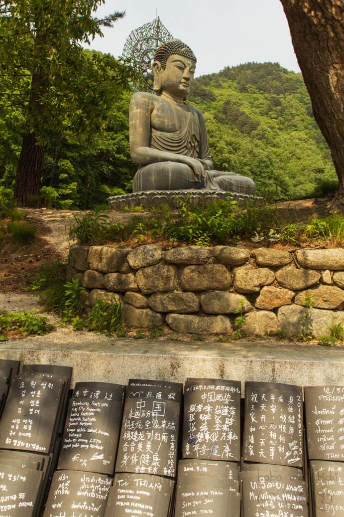 Bronze Jwabul Buddha in Seoraksan National Park in Korea