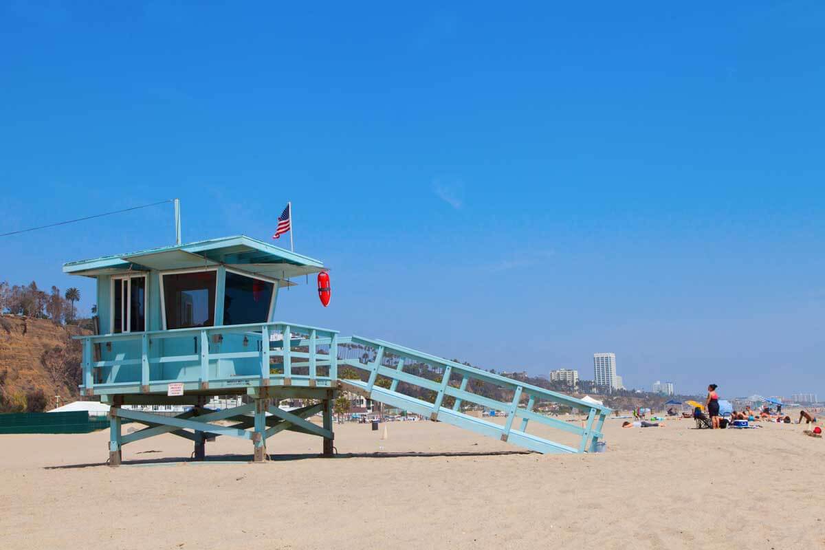 lifeguard-tower-at-will-rogers-state-beach-in-los-angeles-california