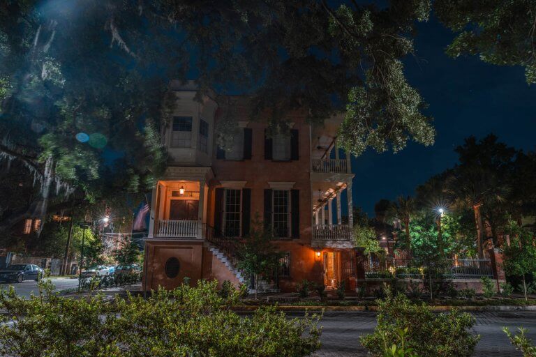 night ghost tour in Savannah GA