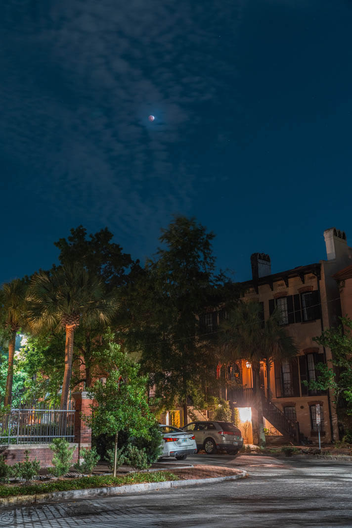 night photo of savannah on our haunted ghost tour