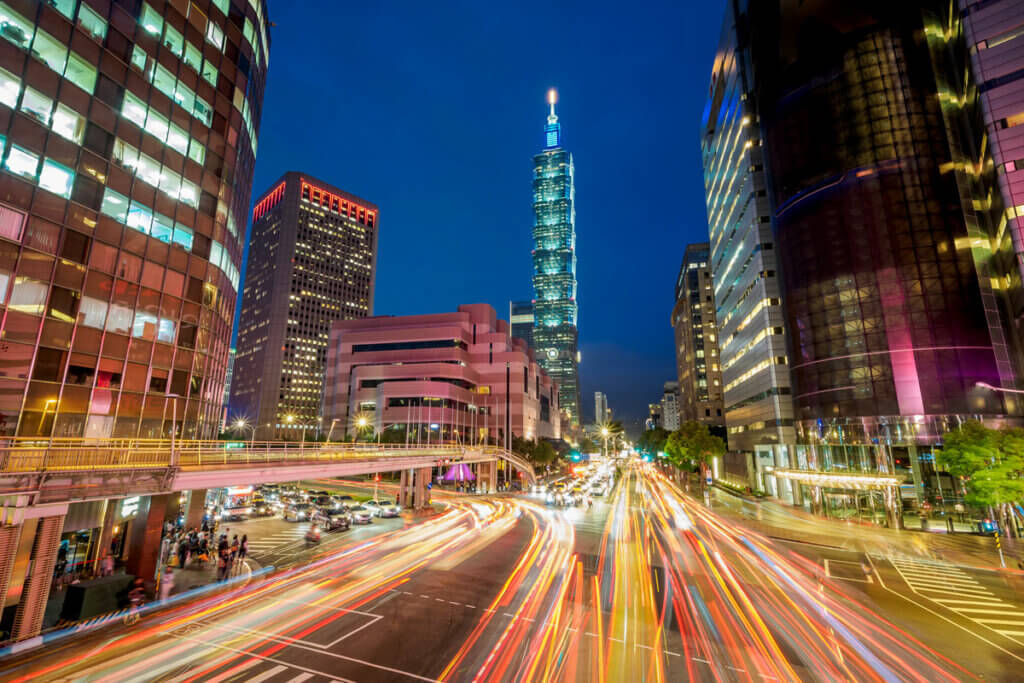 night-view-of-Xinyi-Road-in-Da'an-district-of-Taipei-Taiwan