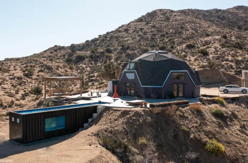 off-grid-hawkeye-dome-airbnb-in-Joshua-Tree-California