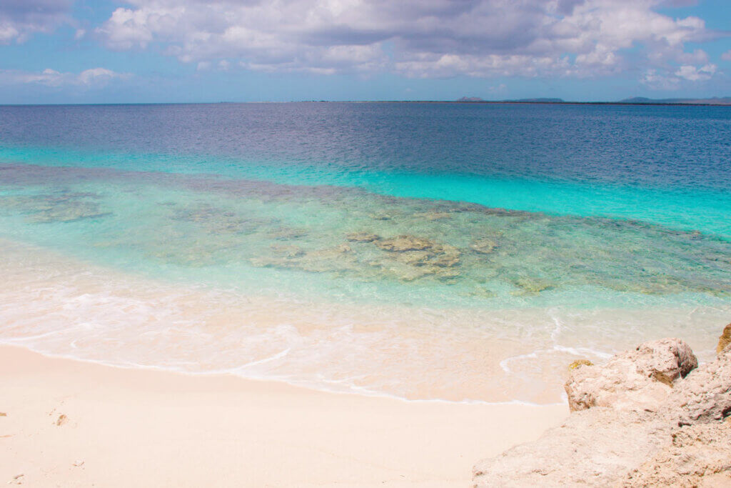 one-of-the-best-Bonaire-beaches-is-Te-Amo-Beach-on-the-west-coast-near-Flamingo-Airport