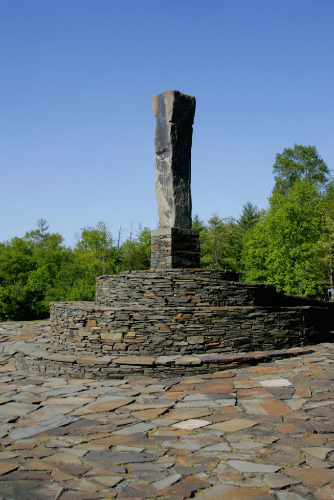 outdoor-scultpure-at-opus-40-in-the-catskills-region-of-new-york