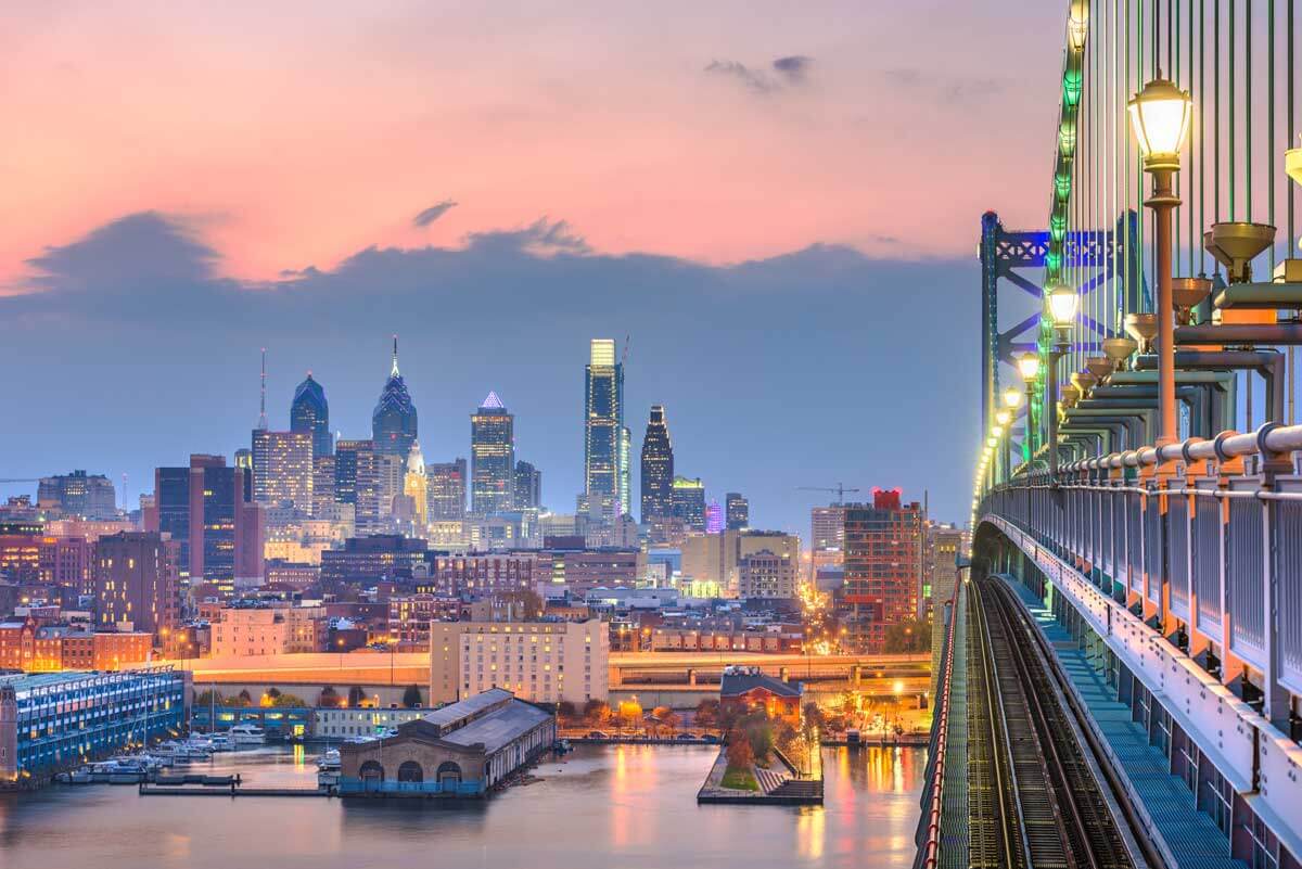 philadelphia-pennsylvania-usa-skyline-from-the-ben