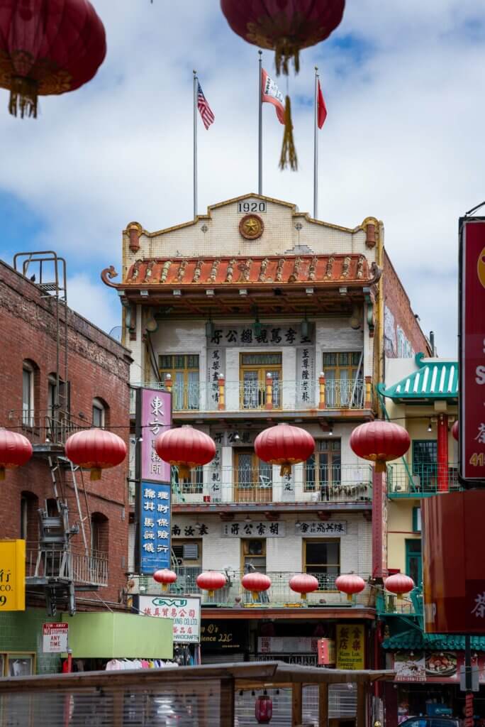 pretty buildings in San Francisco's Chinatown