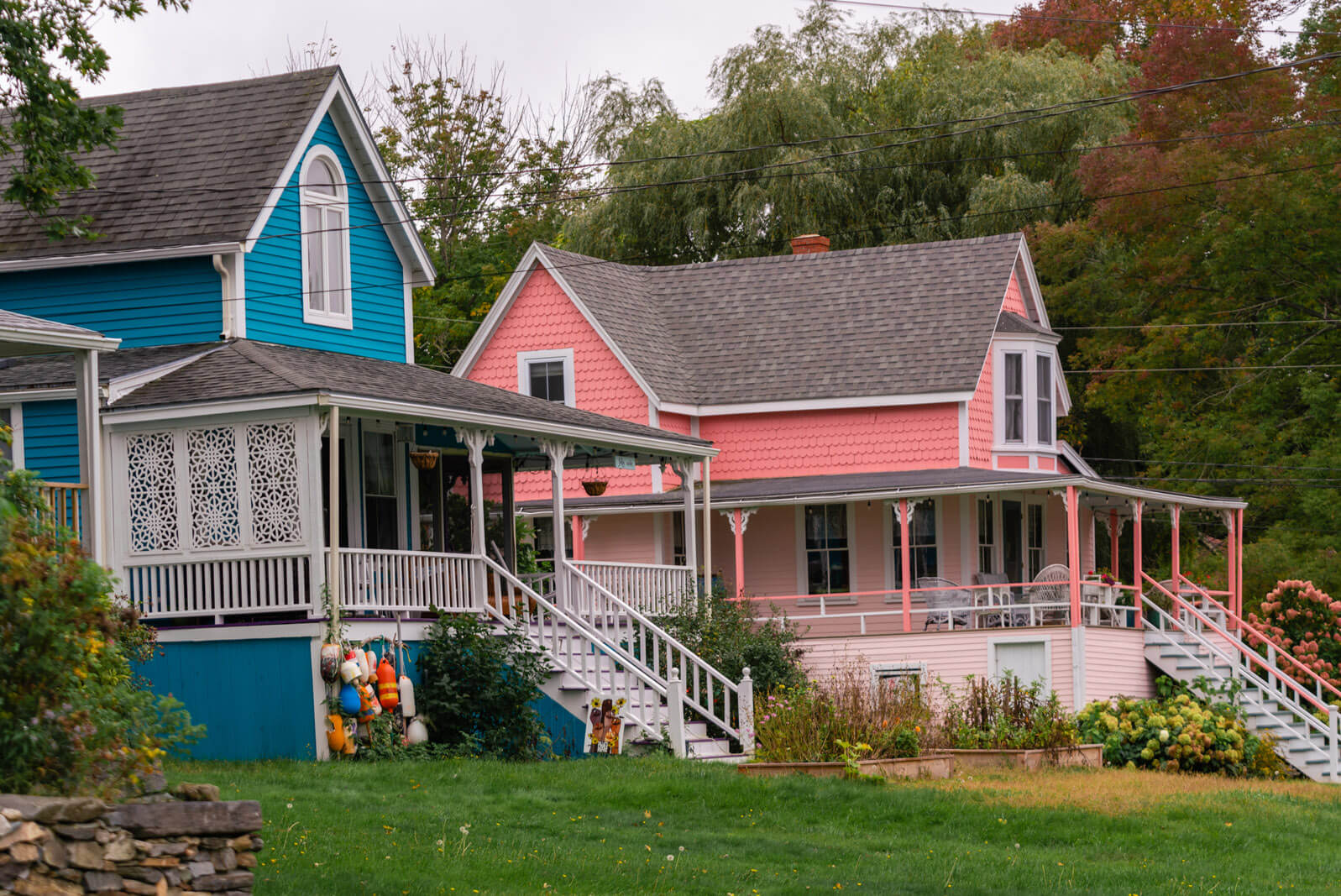 pretty colorful cottages around Peaks Island in Maine
