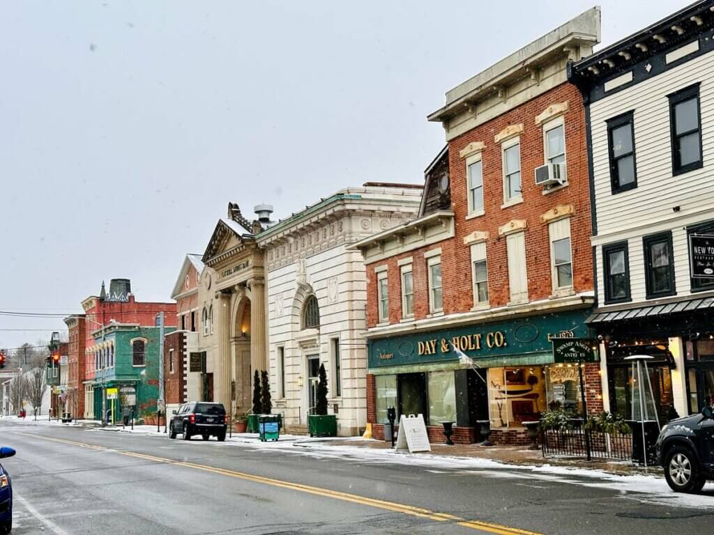 scene-of-main-street-in-the-town-of-Catskill-New-York