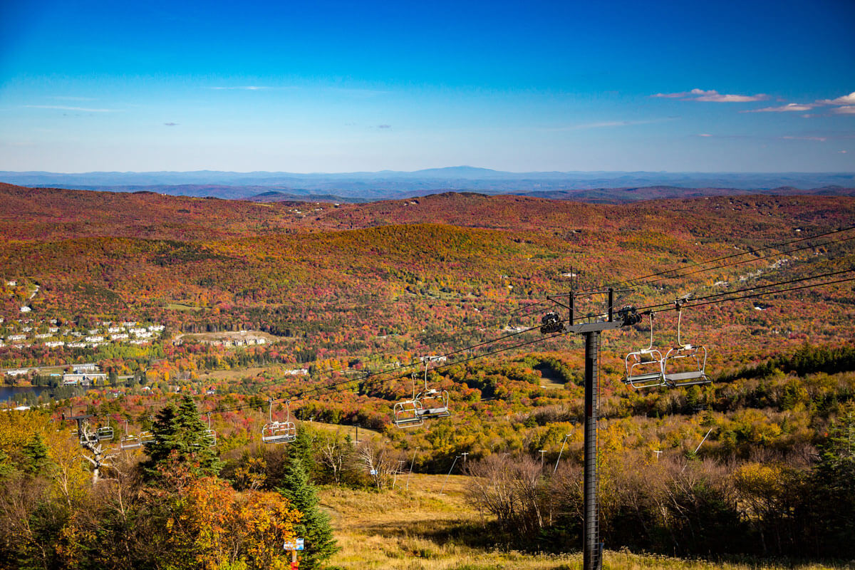 scenic-chairlift-ride-at-Mt-Snow-in-West-Dover-Vermont in the fall with full fall foliage colors