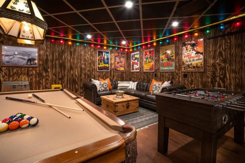 speakeasy-game-room-at-Bandolier-Ridge-Airbnb-in-Joshua-Tree