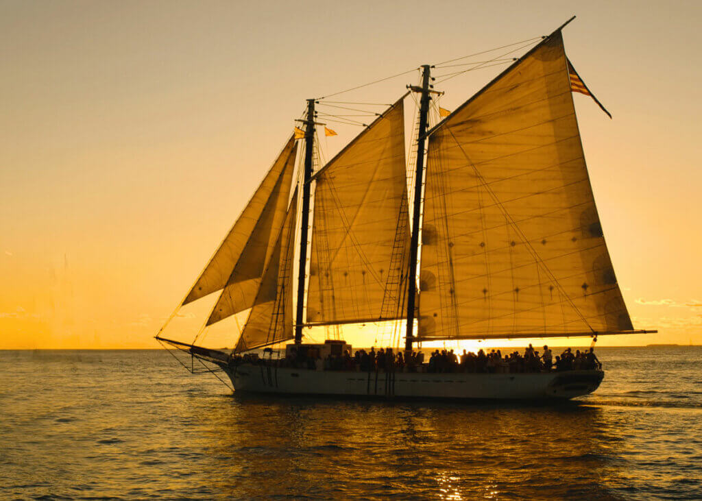 sunset-schooner-sailing-around-Key-West-Florida