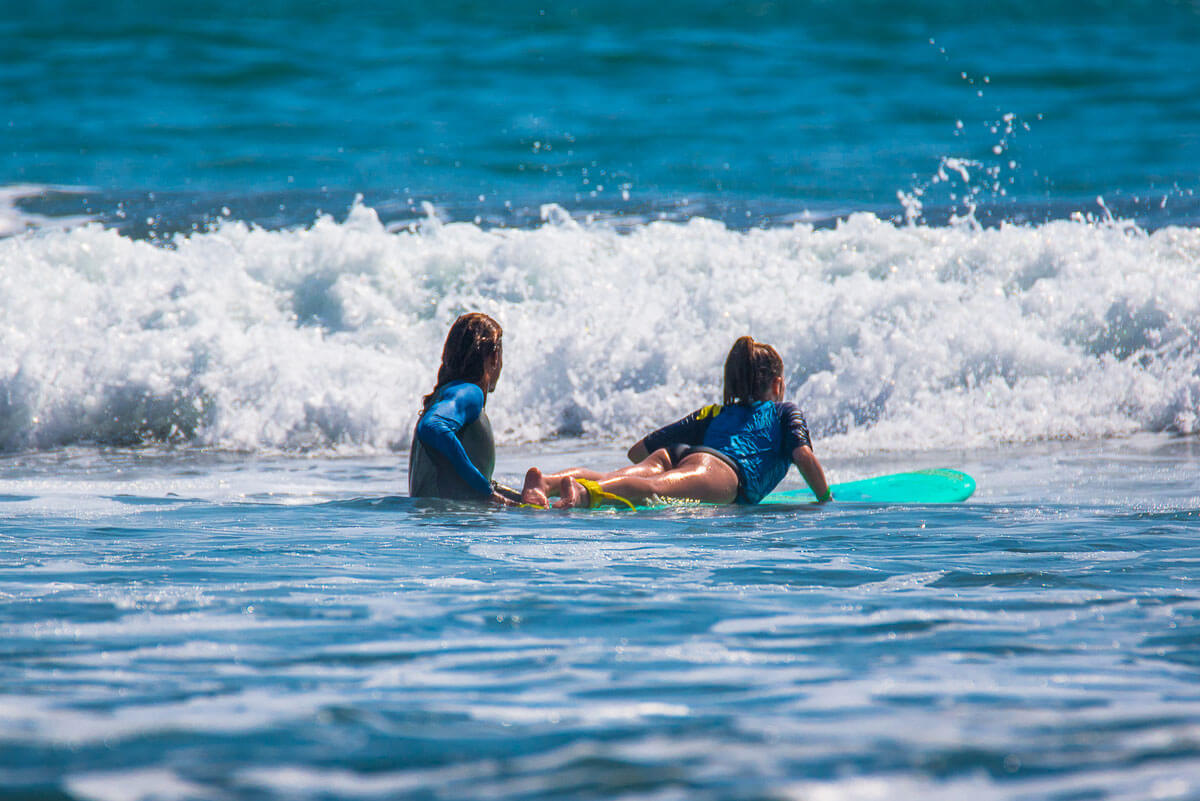 surf-lesson-in-the-ocean