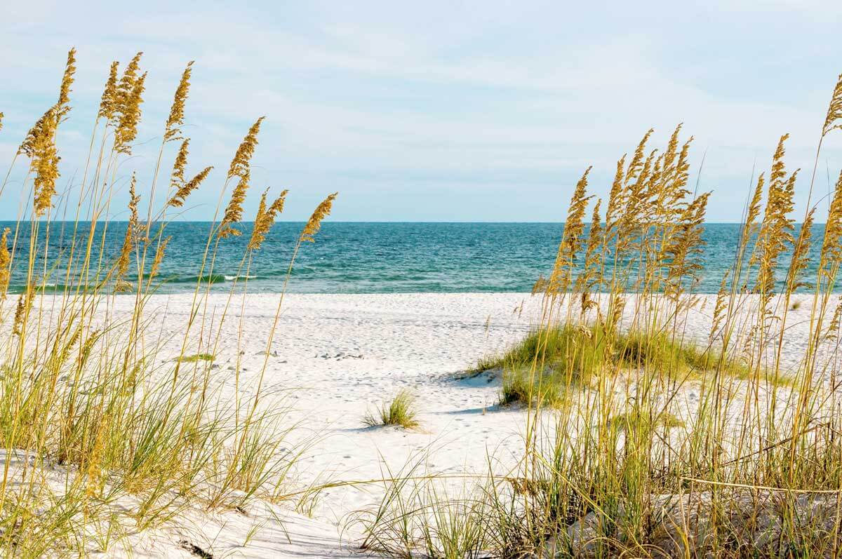 the-coastline-along-Gulf-Shores-in-Alabama-a-warm-winter-destination-in-the-USA