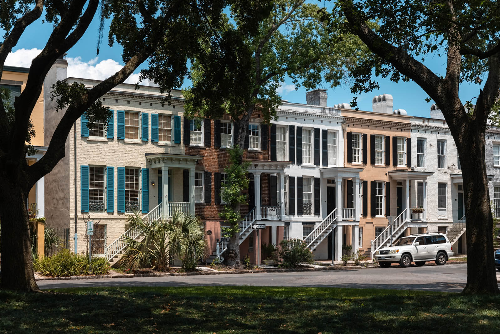 the pretty row of Houses Along Chatham Square in Savannah