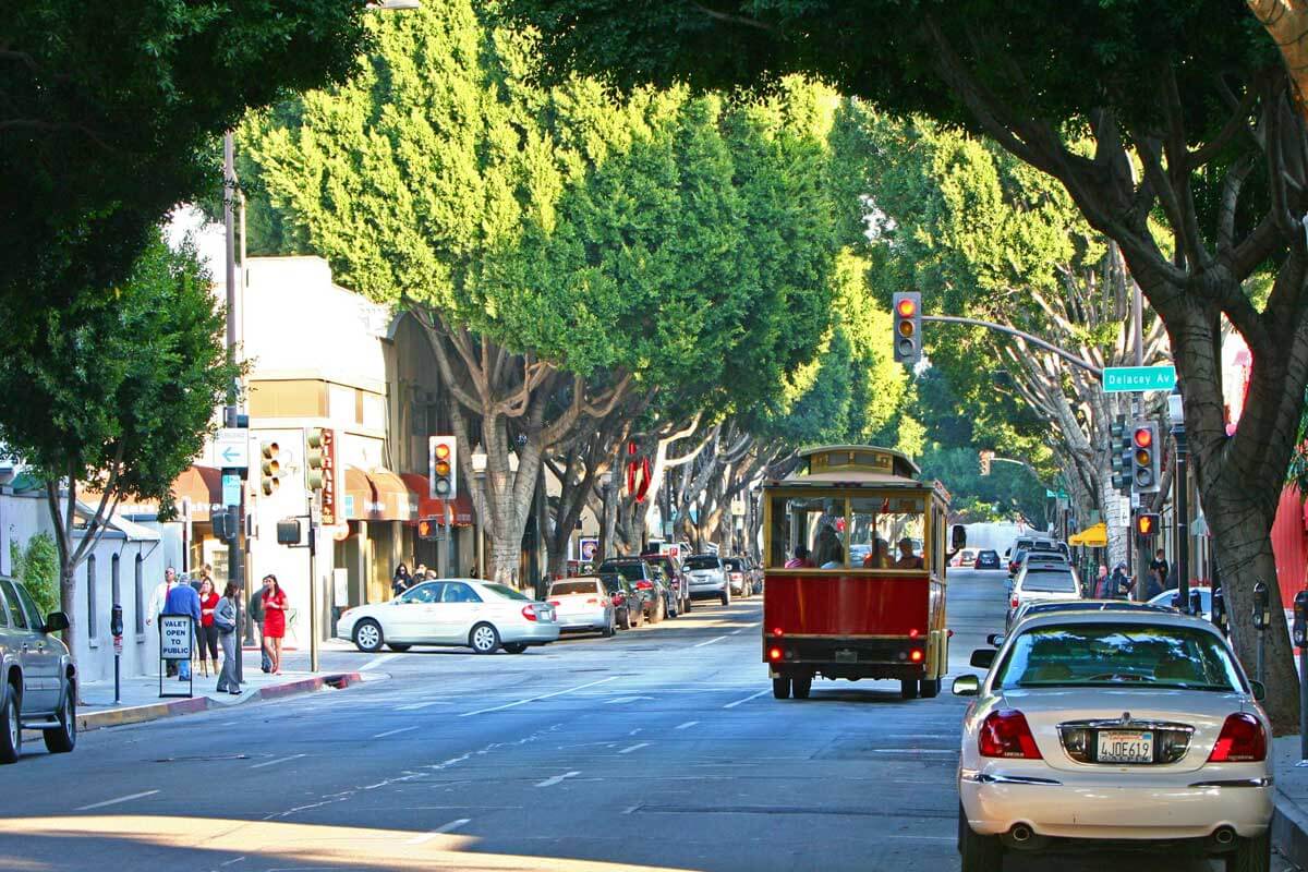 trolley-going-down-the-street-in-Old-Town-Pasadena-in-Los-Angeles