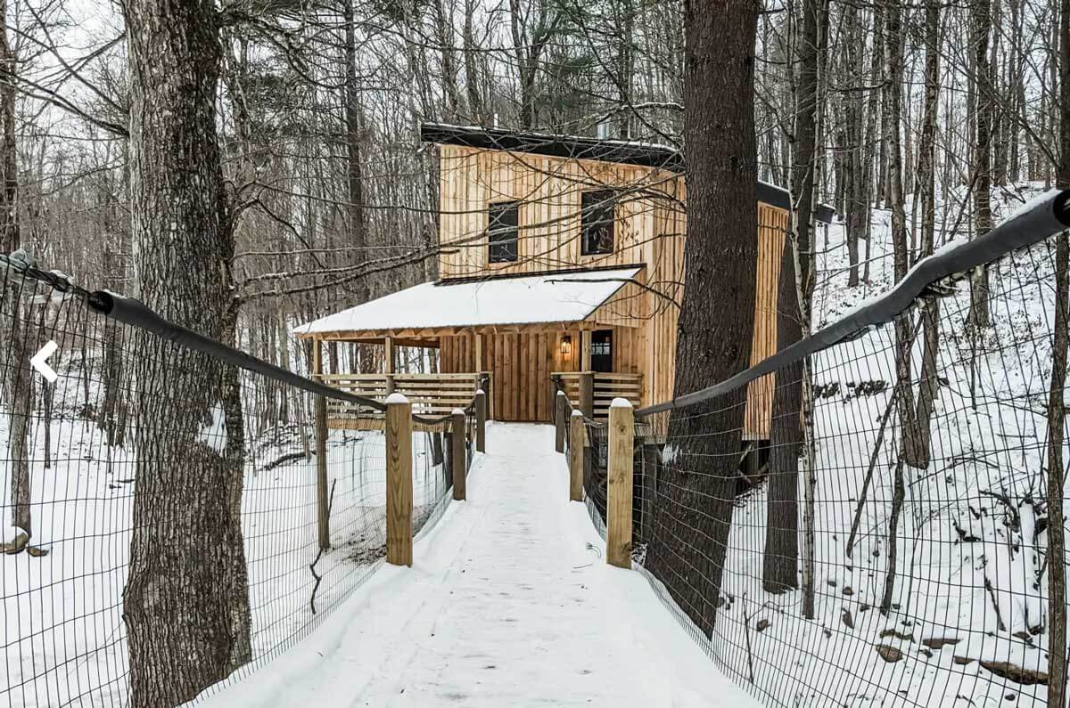 ultra-luxury-treehouse-rental-in-new-york-at-evergreen-palace-in-the-adirondacks