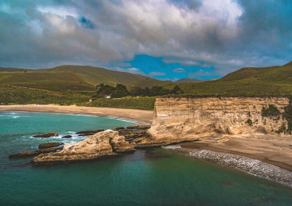 view-at-spooners-cove-in-Montaña-de-Oro-State-Park-in-San-Luis-Obispo-County-California