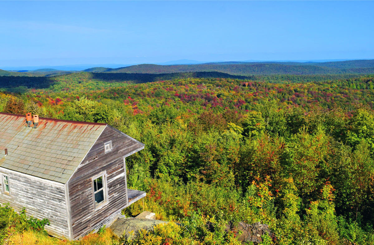 view-of-Hogback-Mountain-in-the-early-fall-in-Marlboro-Vermont