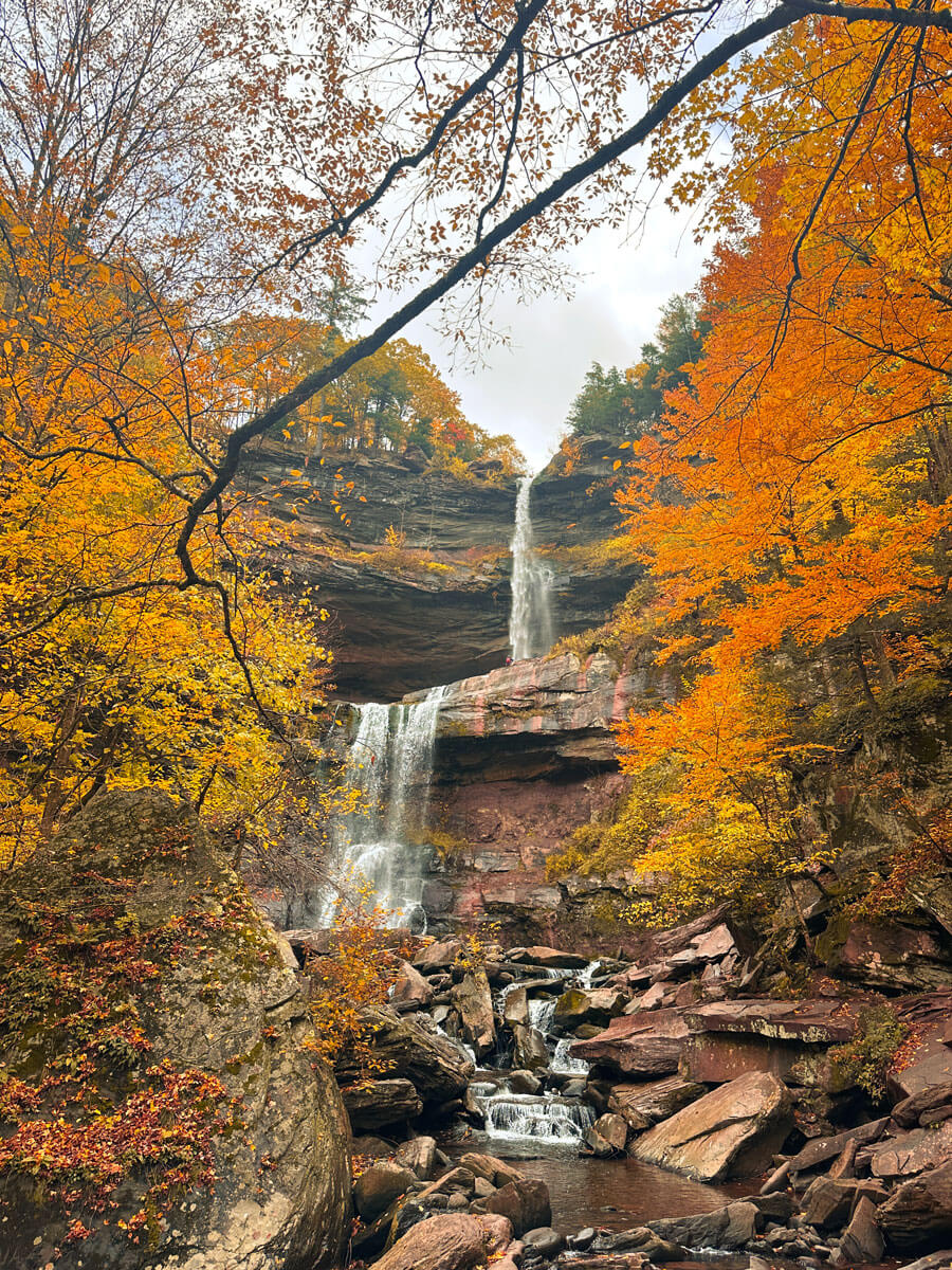 view-of-Kaaterskill-Falls-in-New-York-in-the-fall